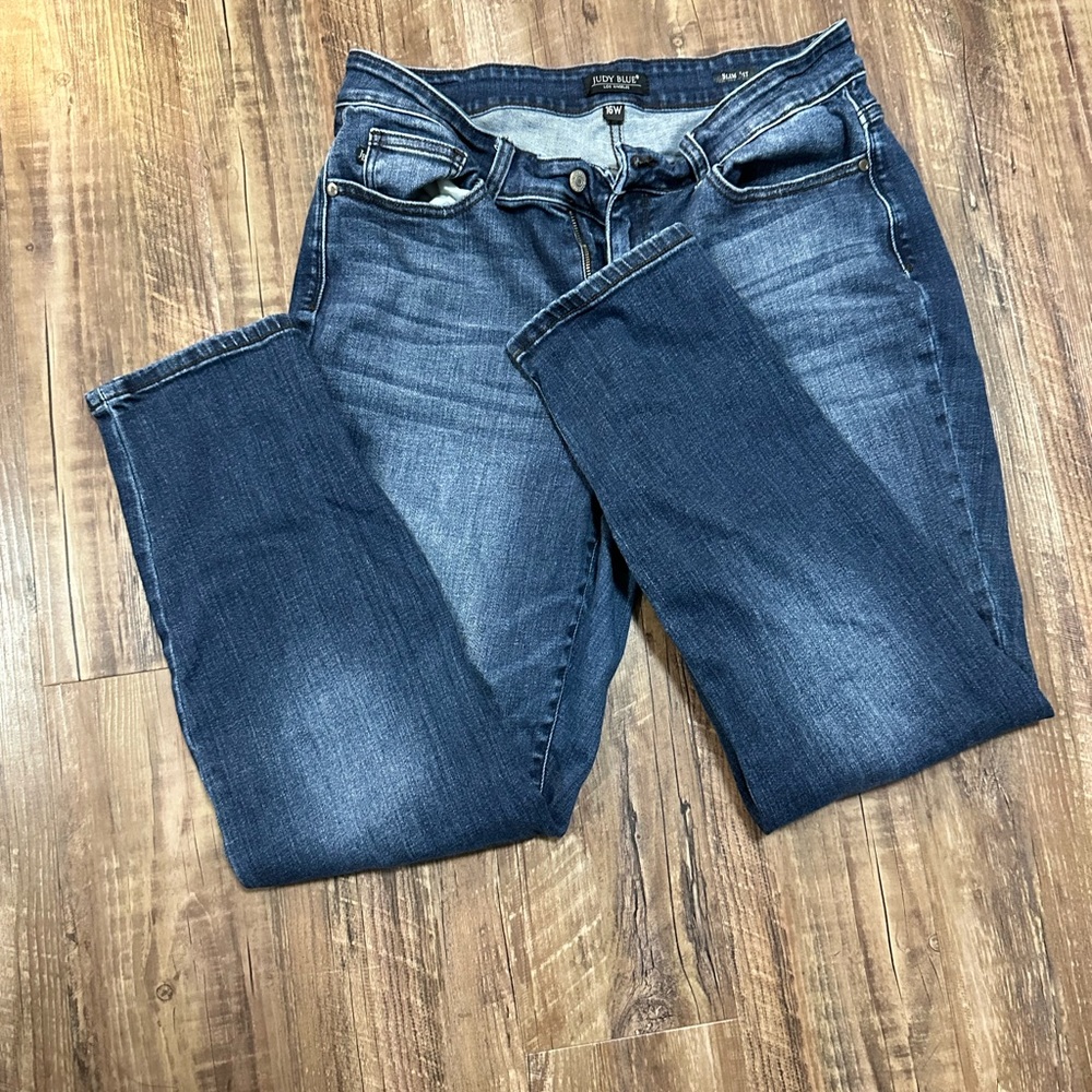16w skinny fit non distressed smoke free pet free home worn about 3 times.